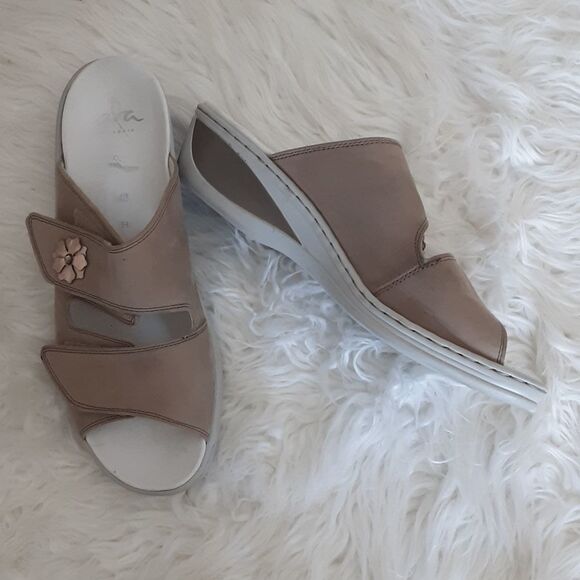 ARA Classic Open Toe Sandal - Picture 13 of 13